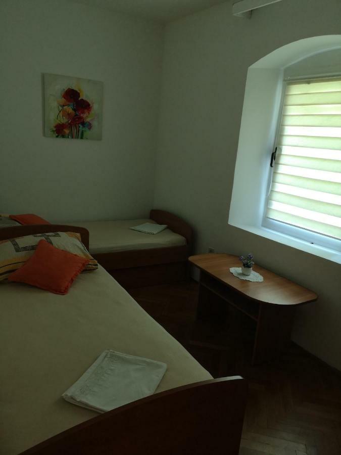 Apartments Milevcic Jelsa  Zewnętrze zdjęcie